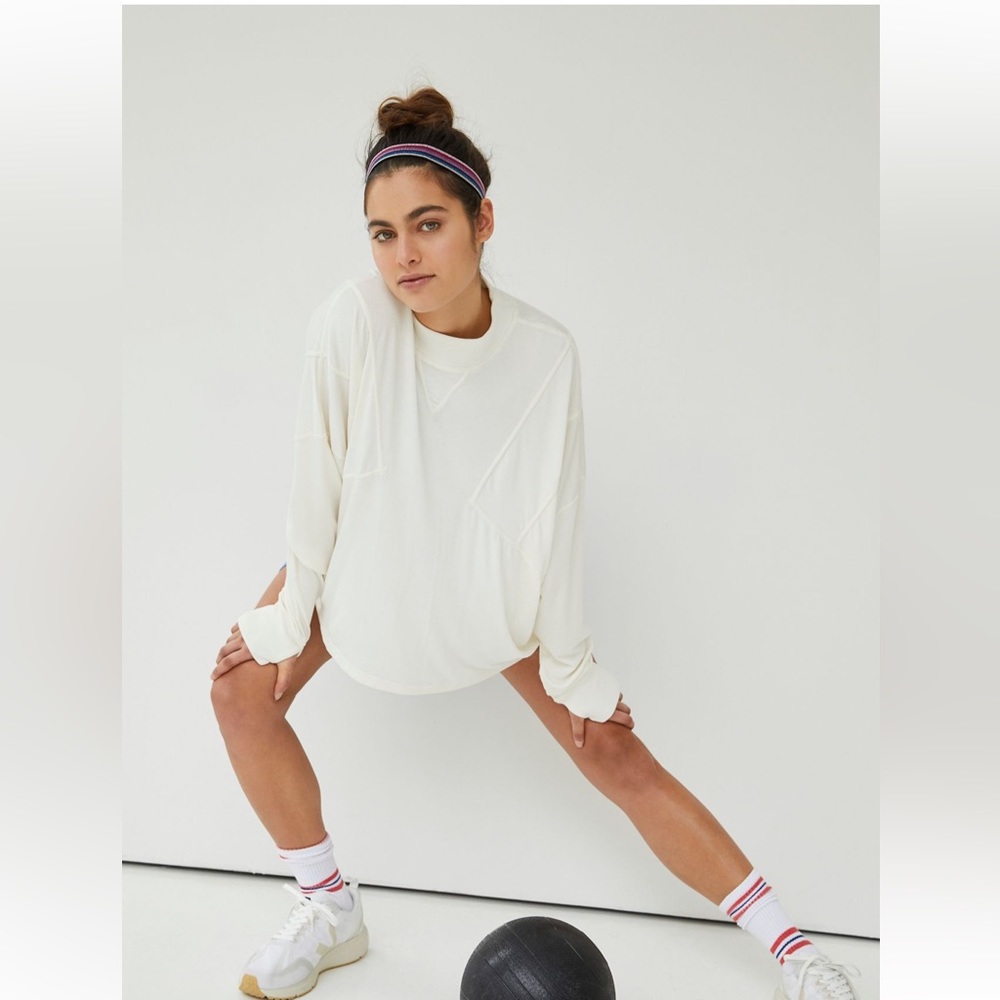 NWT FREE PEOPLE MOVEMENT RUNNER UP LONG SLEEVE TEE SZ S
